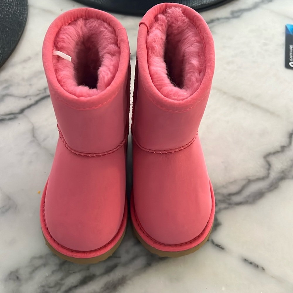 Never worn pink toddler uggs